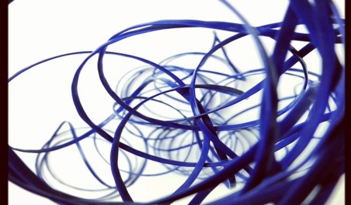 Organize Your Cables and Wires through Zip Ties Kravelv