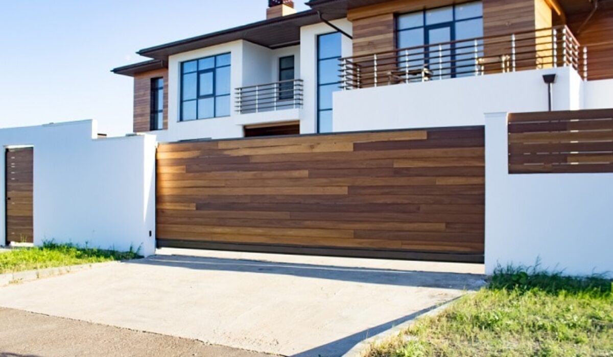 Breaking Down Exterior Basics Most Popular House Fencing Options