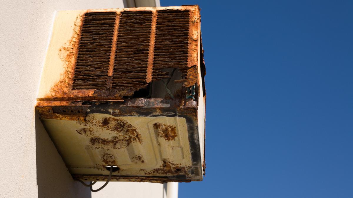 old and rusty aircon