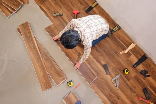 man installing vinyl floors