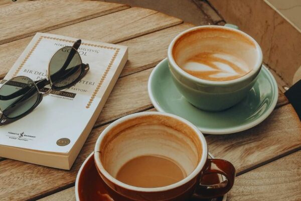 two coffee cups in a coffee table.