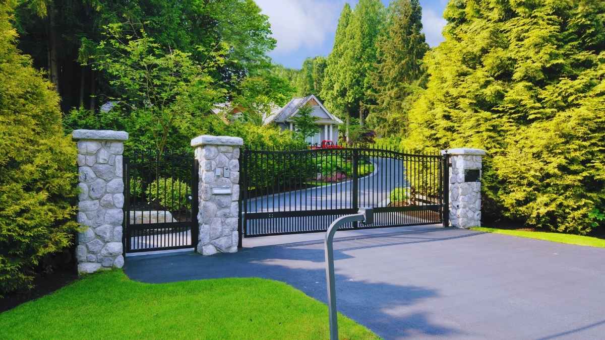 black custom gate